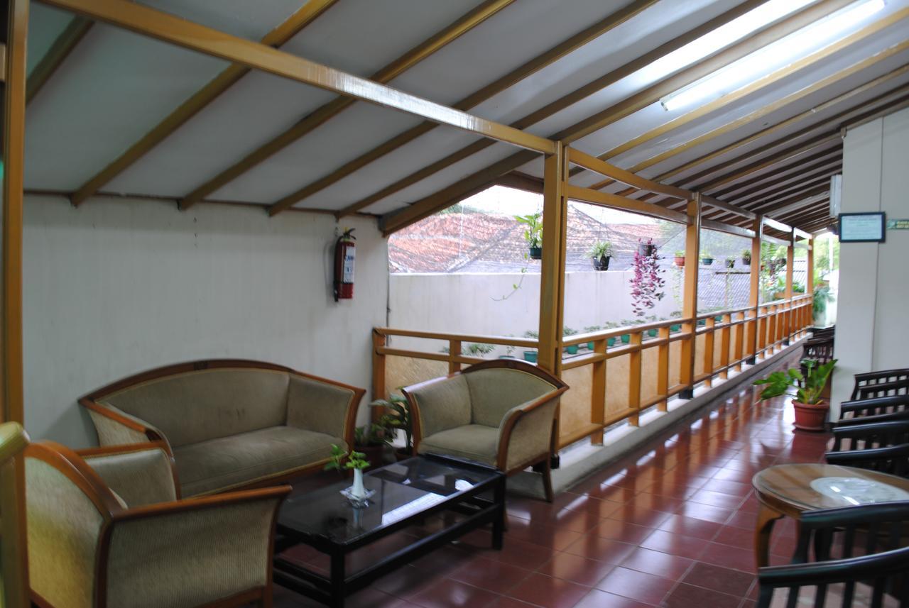 Hotel Wisata Baru セラン エクステリア 写真