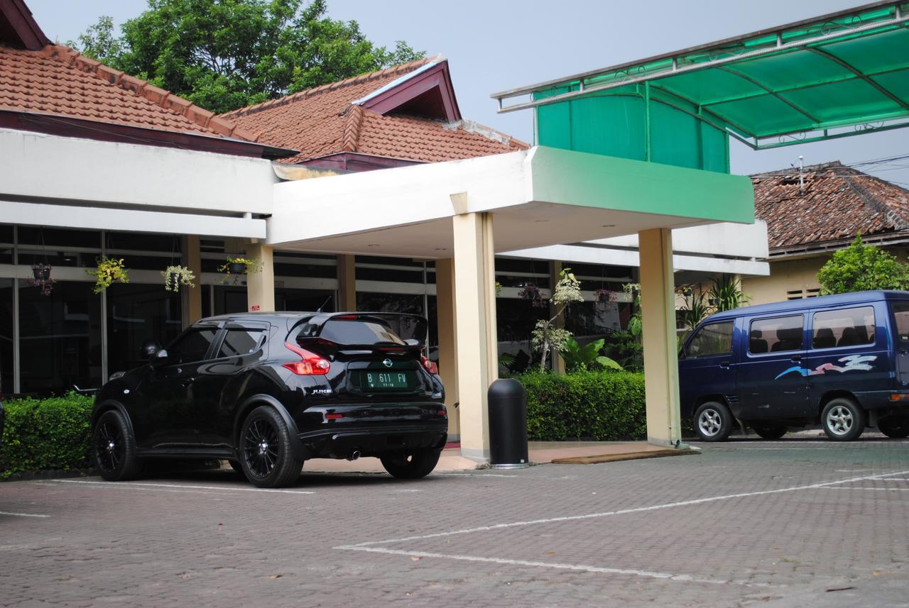 Hotel Wisata Baru セラン エクステリア 写真